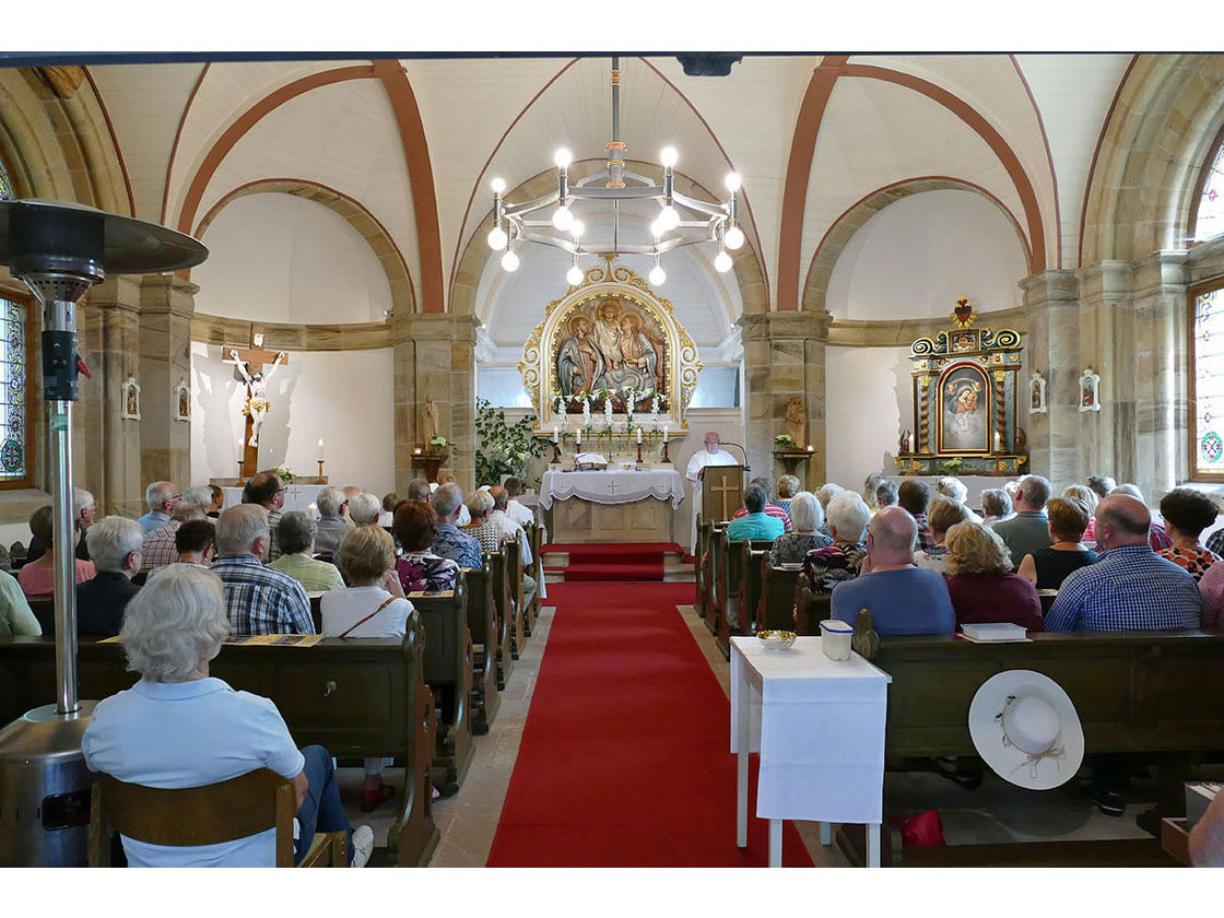 Nachfeier des Mährisch-Neustädter Wachsstockfestes an der Weingartenkapelle (Foto: Karl-Franz Thiede)